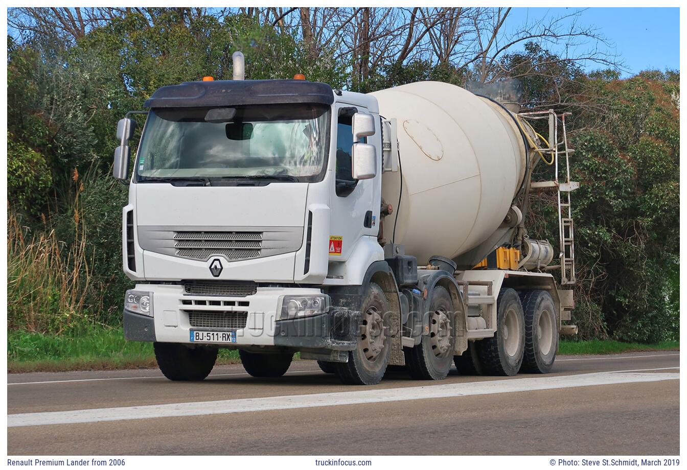 Renault Premium Lander from 2006 Photo March 2019